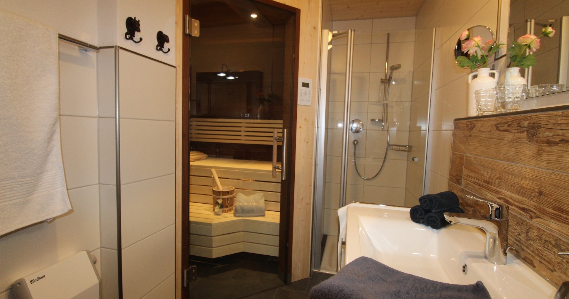 Bad EG mit Sauna, Dusche und WC